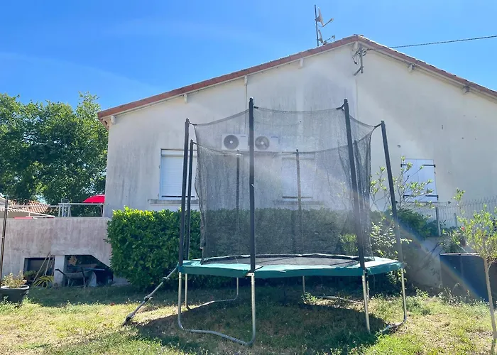 Demi Maison Avec Terrasse Et Jardin 3 6 Pers * 로양