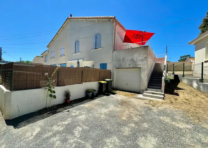 Demi Maison Avec Terrasse Et Jardin 3 6 Pers 아파트 로양